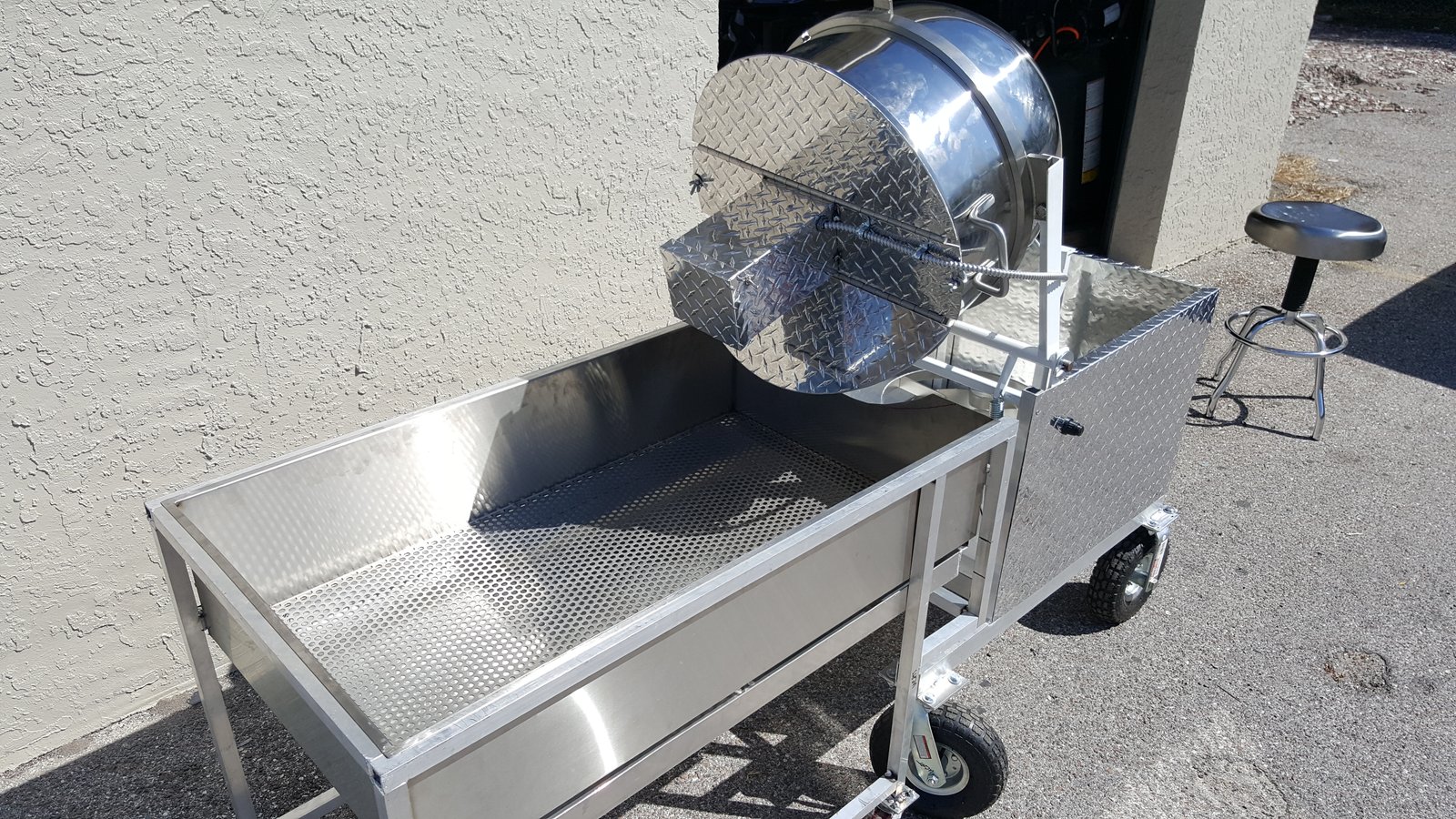 DELUXE PORTABLE 80QT. KETTLE CORN MACHINE WITH AUTO STIR AND SIFTING TABLE - Image 6