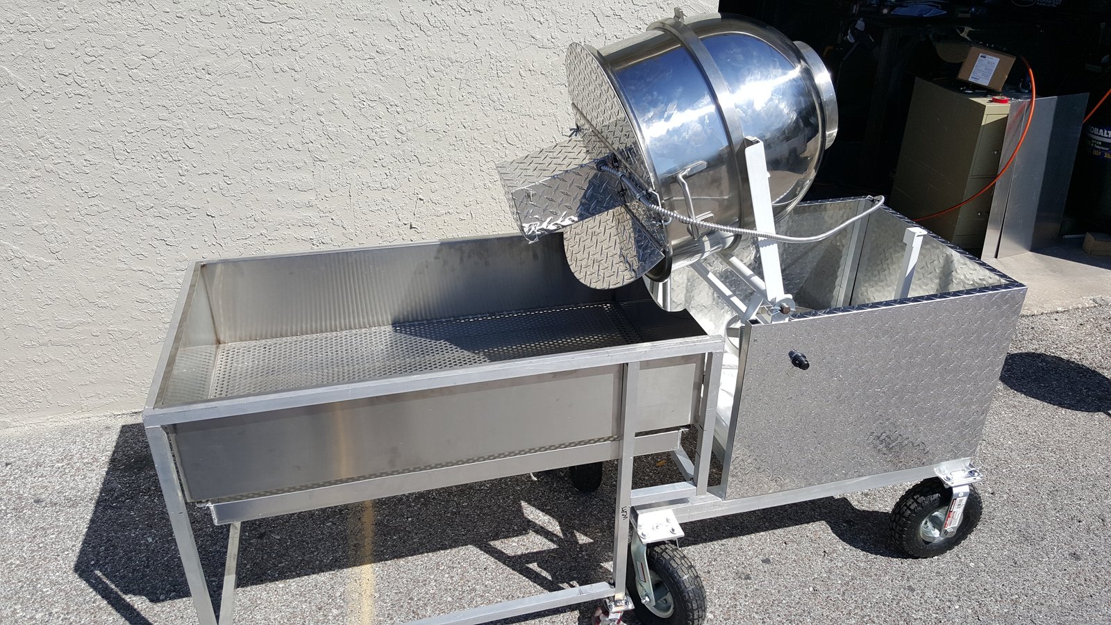 DELUXE PORTABLE 80QT. KETTLE CORN MACHINE WITH AUTO STIR AND SIFTING TABLE - Image 7