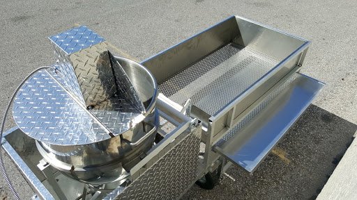 DELUXE PORTABLE 80QT. KETTLE CORN MACHINE WITH AUTO STIR AND SIFTING TABLE - Image 3